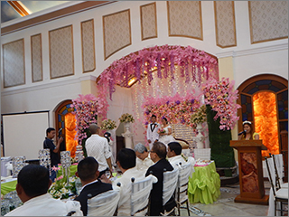 Boblles博士の結婚披露宴の様子