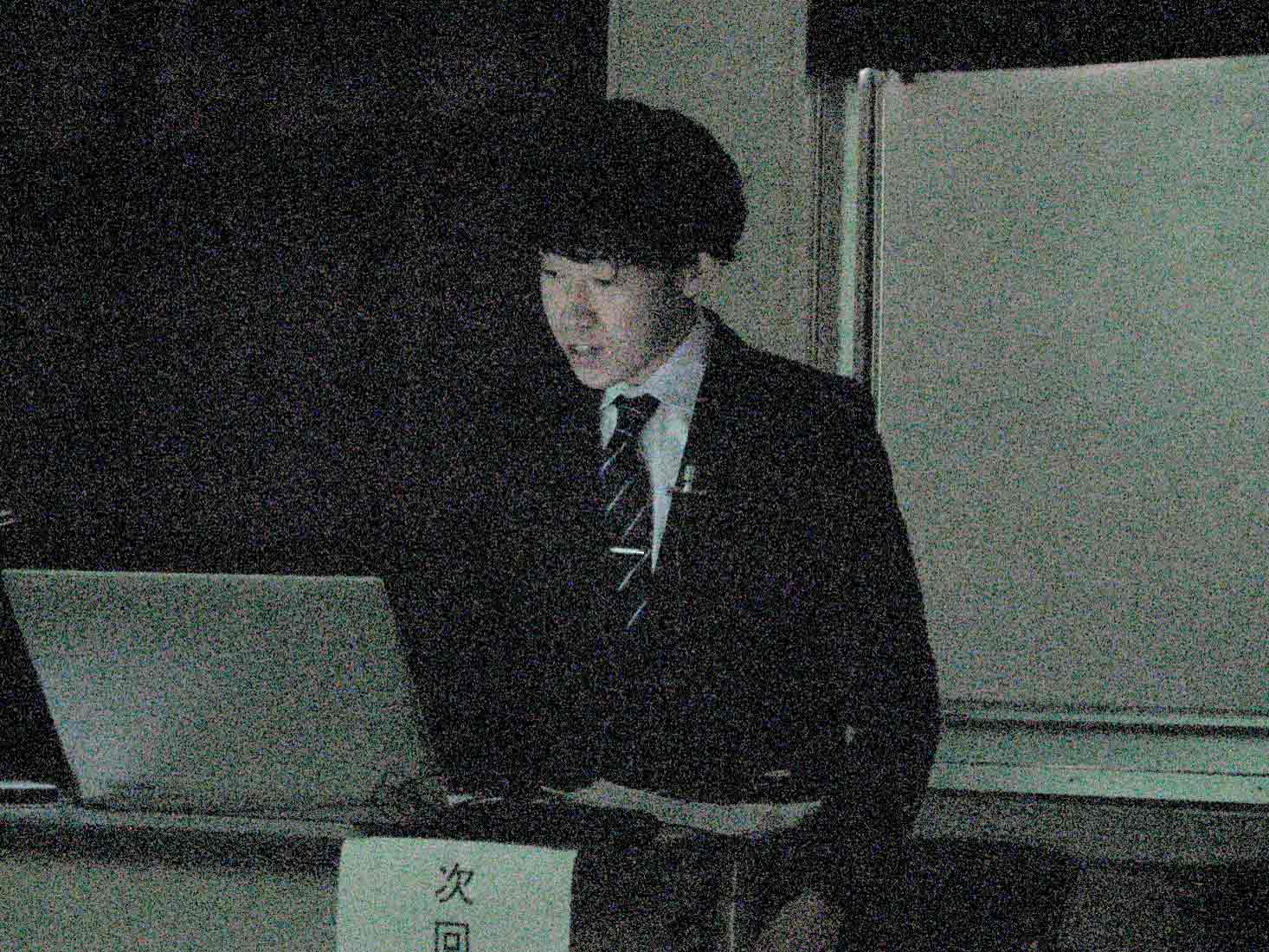 つ